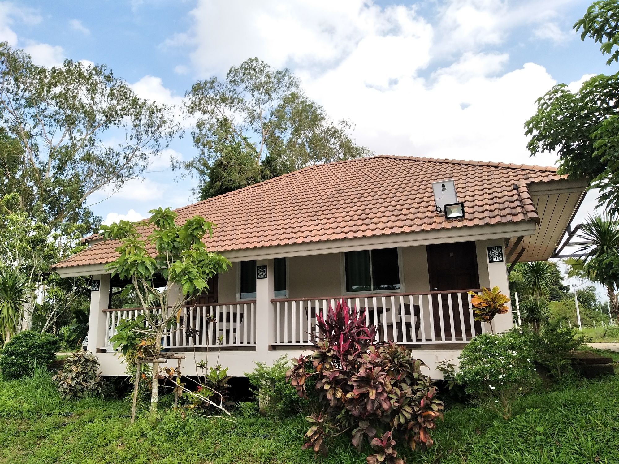 Pirom Lake And Resort Si Maha Phot Exterior foto